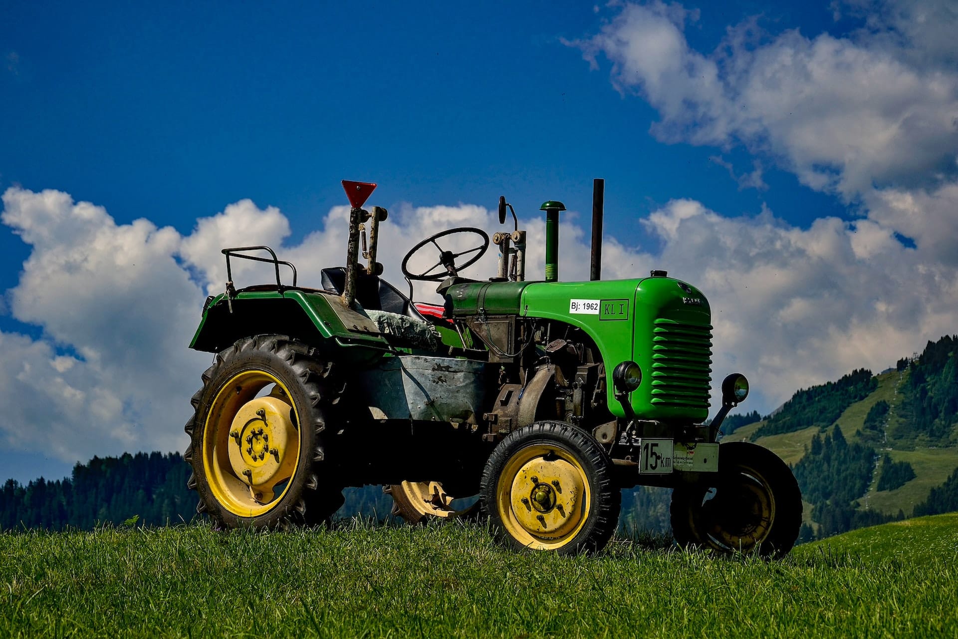 Wynajem długoterminowy traktora – czy się opłaca?