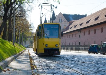 Obręcze tramwajowe — czym są i jakie pełnią funkcje?