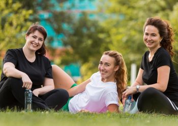 Jak aktywny wypoczynek i zdrowa dieta na obozie sportowym wpływają na poprawę formy fizycznej młodzieży