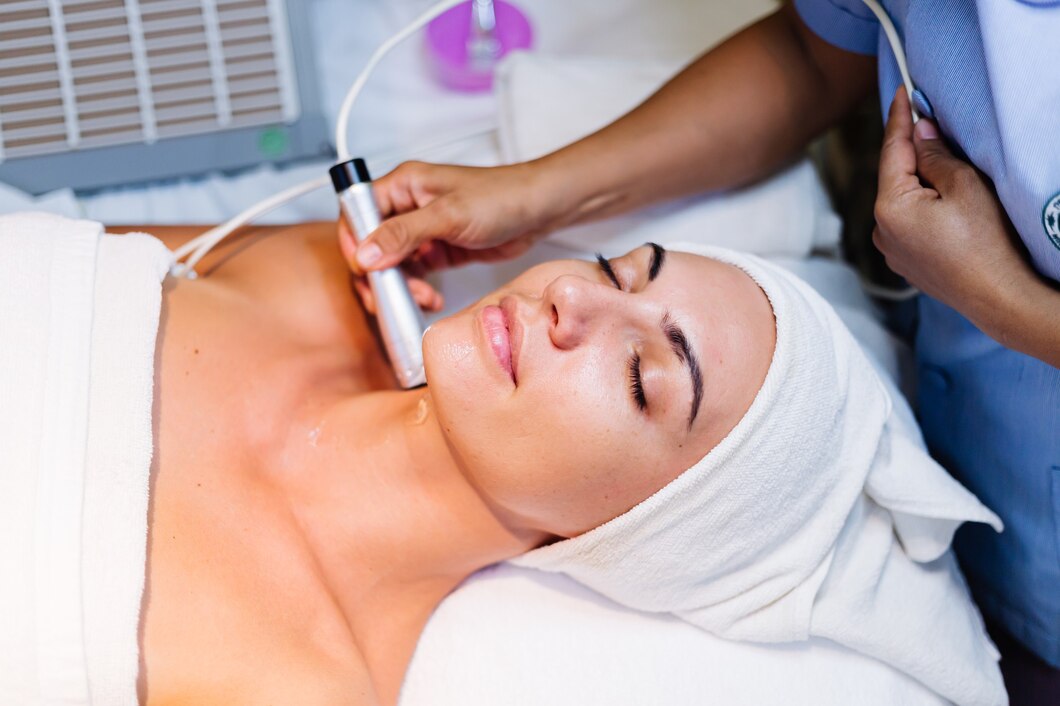 Jak skutecznie wykorzystać masażer ultradźwiękowy do poprawy kondycji skóry?